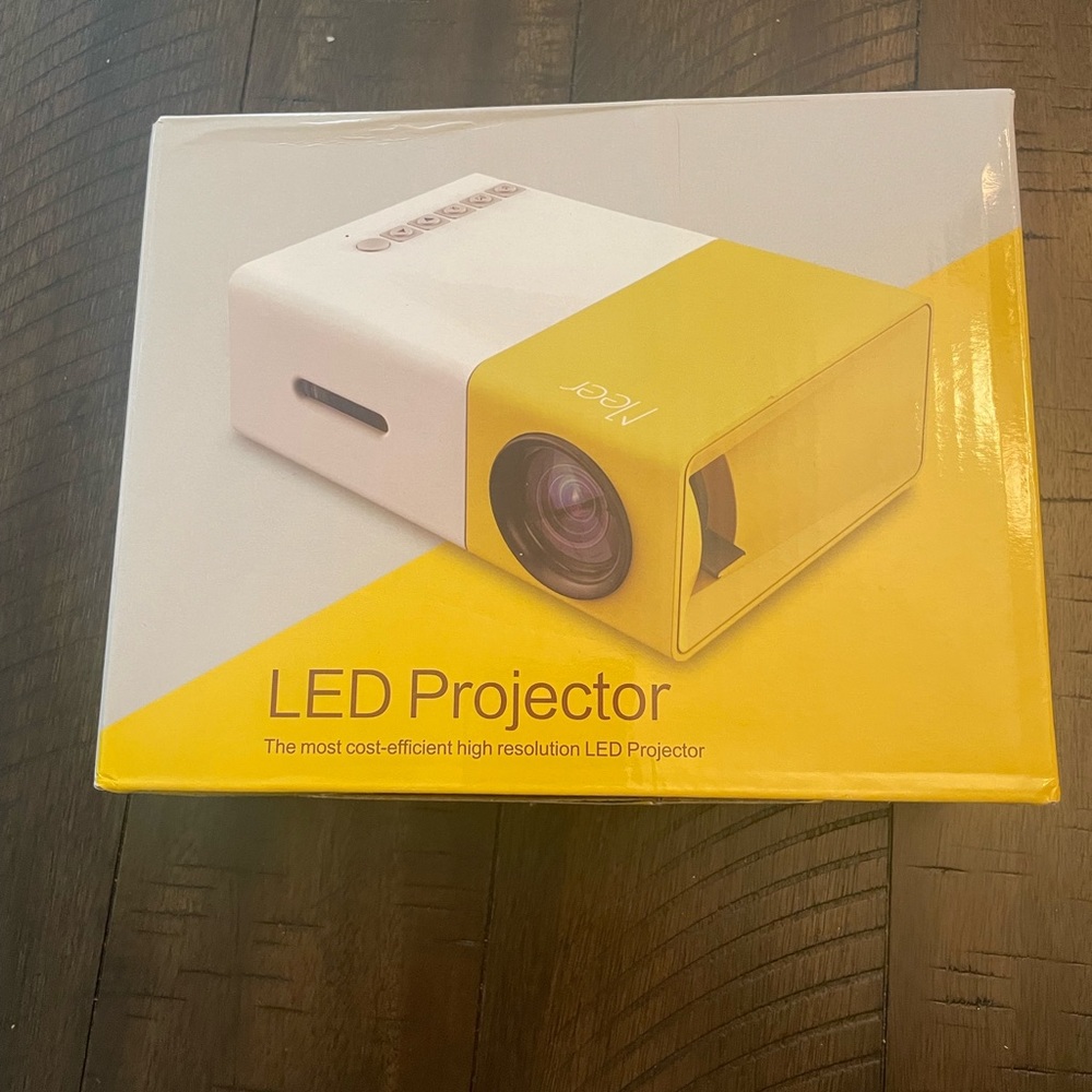 Meer Mini Portable Projector - Picture 2 of 4